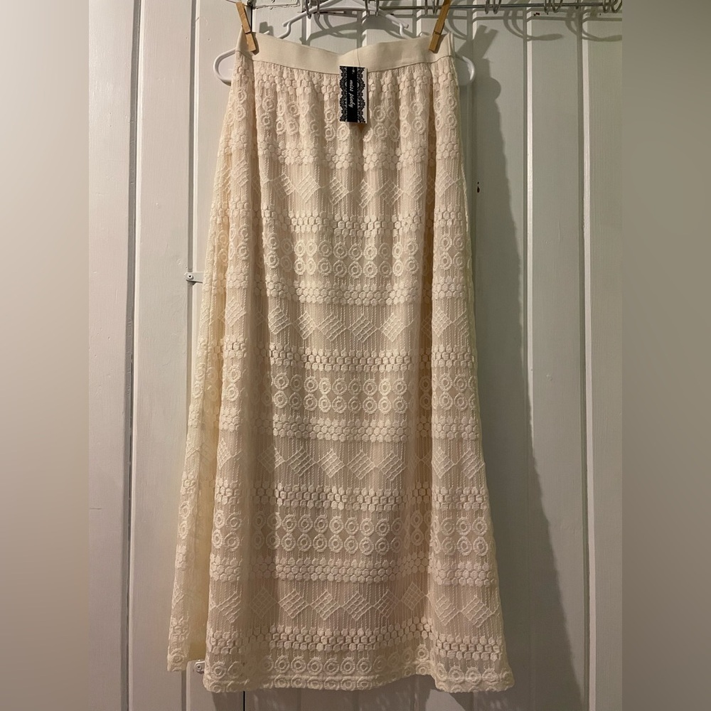 MISS PINKY ivory lace maxi skirt-medium NWT